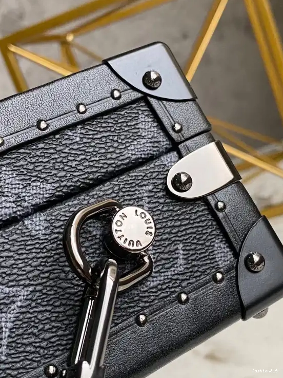 BOX VUITTON LOUIS CHANELUTCH 0428